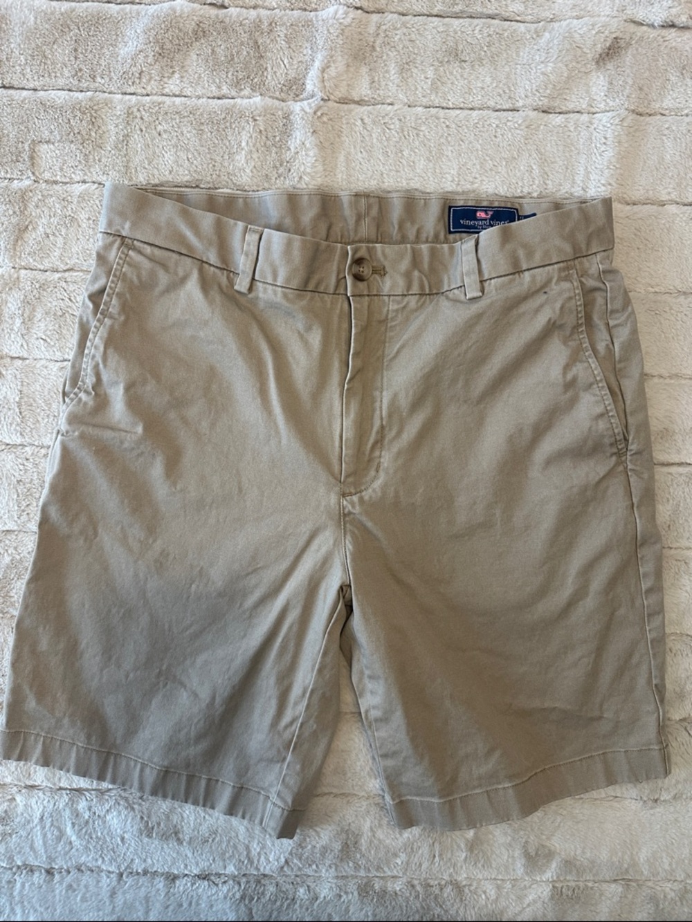 Vineyard Vines Khaki Flat-Front Men's Shorts, waist 34